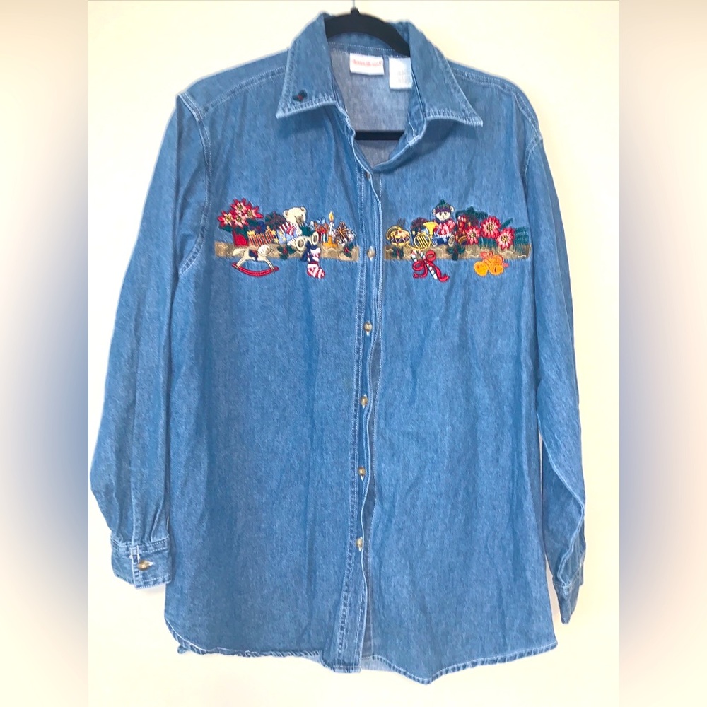 Bobbie Brooks 1990s Women’s Christmas Denim Collared Embroidered Button Up Large